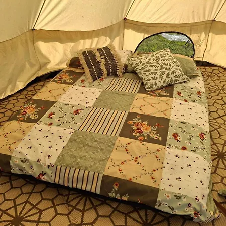 Sleep4glampingtent-neartralee-countryside