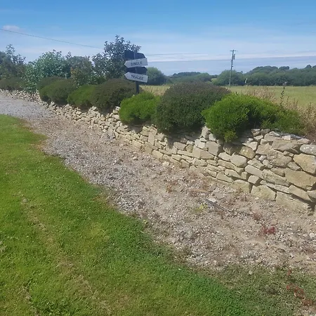 Sleep4glampingtent-neartralee-countryside *
